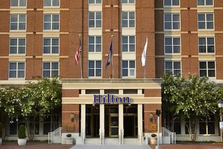 Hilton Alexandria Old Town Exterior