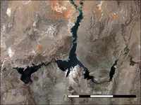 Small Color Landsat Photo of Lake Mead May 2004 with scale bar